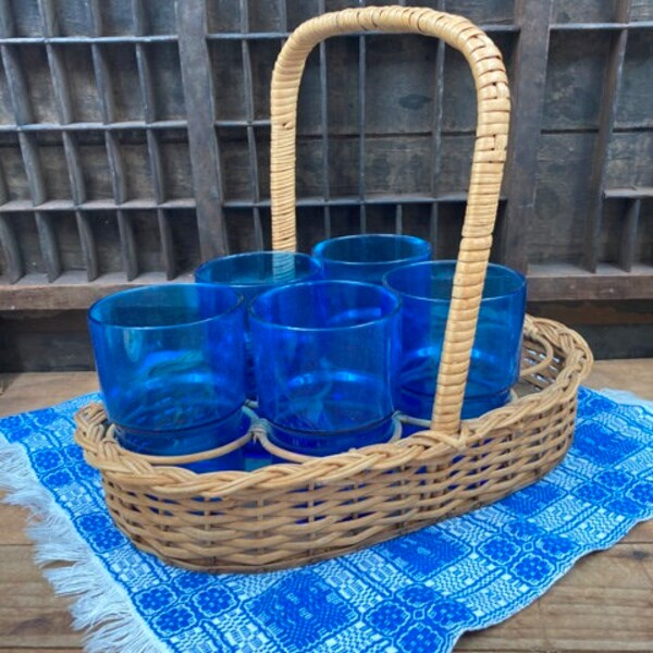 Vintage Drink Caddy Wicker Basket With Handle and 5 Plastic Tumblers Boho Bohemian Style Decor