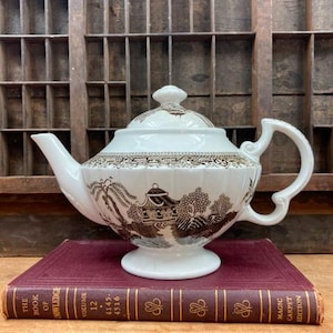 Vintage Brown Transferware Teapot: Ellgreave Marlboro Brown Willow
