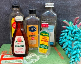 Vintage Extract Bottle Collection: Retro Kitchen Decor