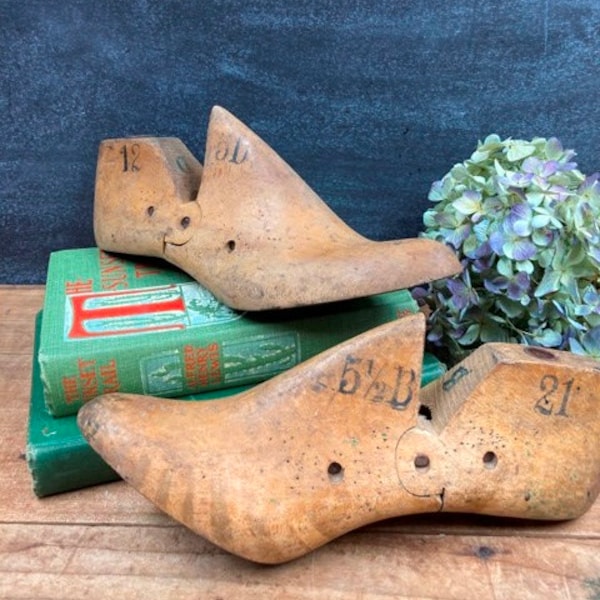 Wooden Shoe Last Vintage Cobbler's Shoe Form United Last Company June 1942 Rustic Primitive Farmhouse Home Decor