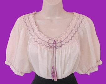 1940er Jahre verspielte ungarische Bauern Bluse / Vintage 40er Jahre Besticktes Ungarn Hemd + Pompoms