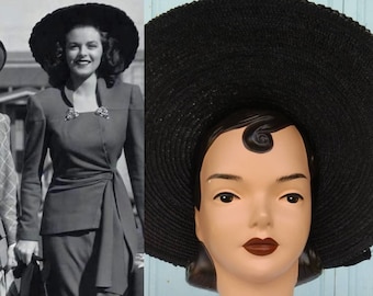 Sombrero de paja increíblemente elegante de los años 40 / Sombrero vintage grande negro de los años 40 con ala con lazo de cinta de grosgrain en la parte posterior