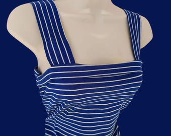 1940s Shirley Sassy Gestreiftes Hemd / Vintage 40s Kobalt Blau + weiße Lastex Streifen Top Bluse + Blütenblatt Regal Büste