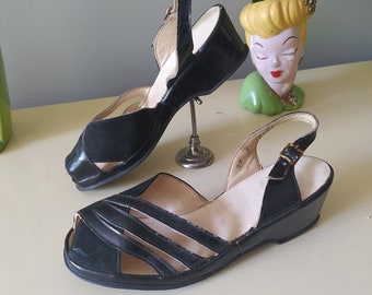 DES   1940s Desiree Darling Deadstock Wedges / French Vintage 40s Black Suede Patent Leather Slingback Peeptoe Sandals + Strap Cutouts