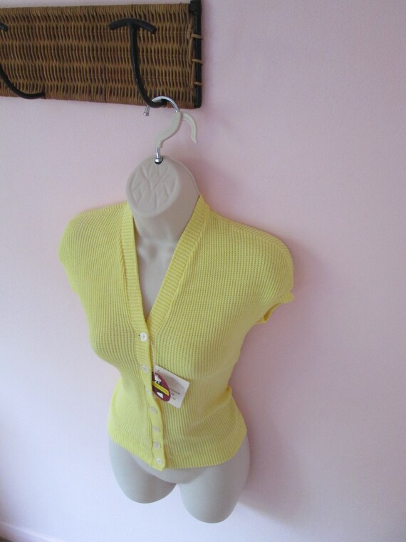 1950s Bad Girl Bonnie Yellow Top | Deadstock Vint… - image 6