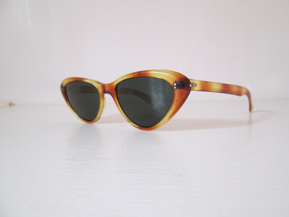 Rockin' Vintage 1950s 50s French Tortoise Lucite B