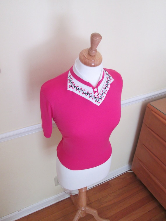 Sweater Girl Vintage 1950s 50s Fuchsia Pink Knit T
