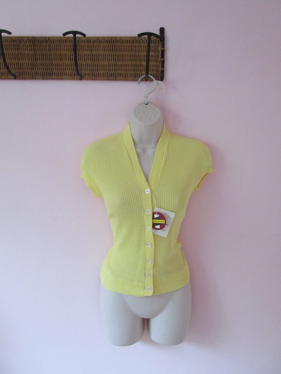 1950s Bad Girl Bonnie Yellow Top | Deadstock Vint… - image 8