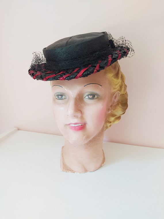 1930s Emma Elegant Ebony Tilt Hat / Vintage 30s Black + Red  display picture 3