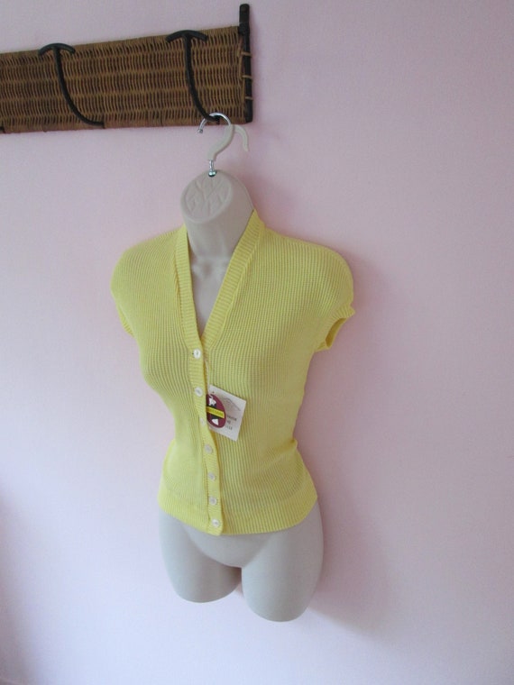 1950s Bad Girl Bonnie Yellow Top | Deadstock Vint… - image 7