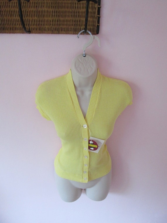 1950s Bad Girl Bonnie Yellow Top | Deadstock Vint… - image 1