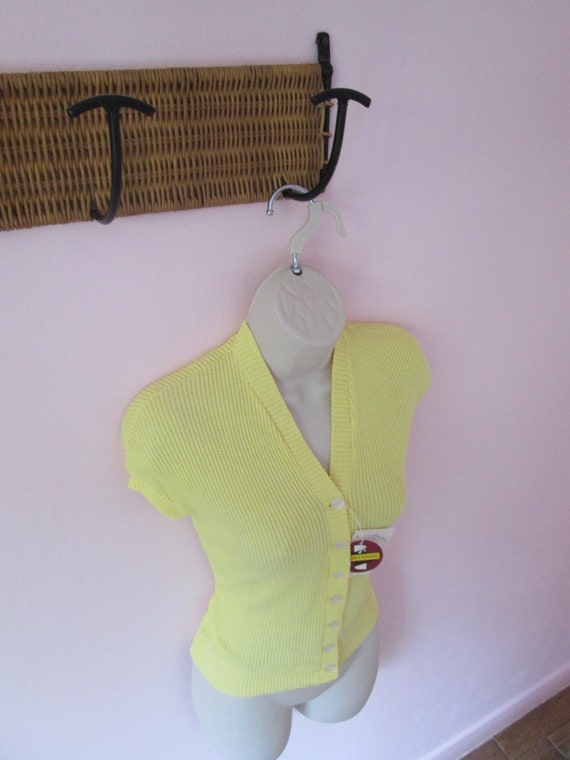 1950s Bad Girl Bonnie Yellow Top | Deadstock Vint… - image 3