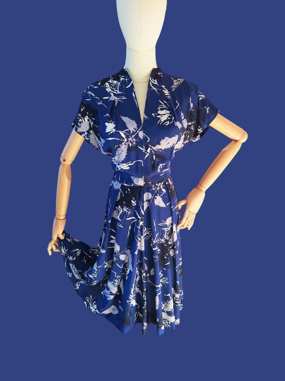 1940s Lauren Luxuriant Leaf Dress / Vintage 40s Navy + Black + Grey + White  Print Rayon Frock - Etsy Ireland