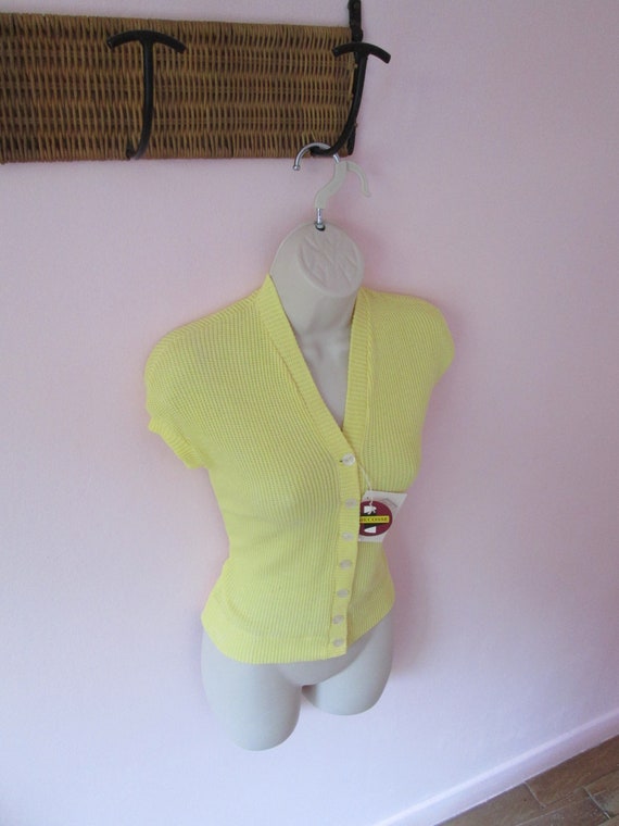 1950s Bad Girl Bonnie Yellow Top | Deadstock Vint… - image 5