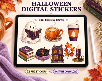 Può includere: Uno schermo di tablet digitale che mostra adesivi digitali di Halloween con il testo HALLOWEEN DIGITAL STICKERS, Boo, Books & Brews, 72 PNG STICKERS e INSTANT DOWNLOAD. Gli adesivi raffigurano un fantasma che legge un libro, una tazza a forma di zucca, un bicchiere di caffè, libri impilati, un gatto nero su un cuscino, una casa, foglie autunnali e una candela.