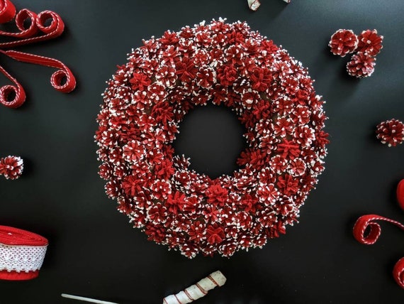 Christmas Wreath, Holiday Wreath, Pinecone Wreath