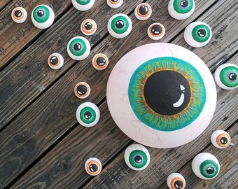 Halloween Wreath, Halloween Eyeball Wall Art,  Eyeball Halloween Prop
