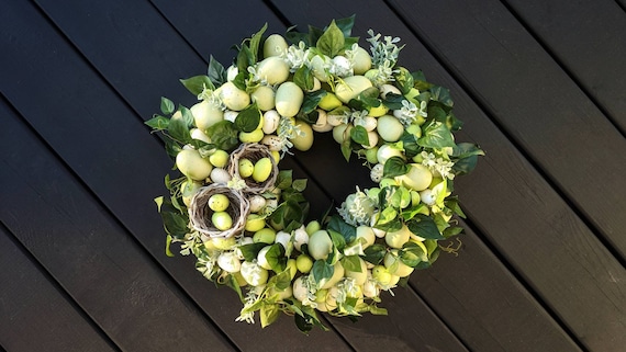 Rustic Easter Egg Wreath: Green Ivy, Birds' Nests, 20-Inch