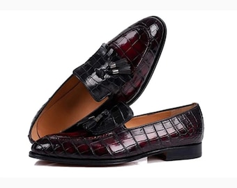 Handgemaakte loafers met franjes en kwastjes van leer met krokodillenprint