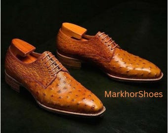 Handgefertigter Herren-Schnürschuh aus hellbraunem Straußenleder, modischer Herren-Businessschuh.