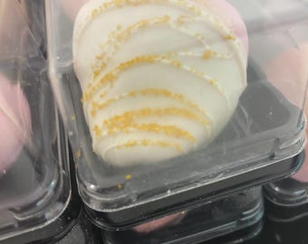 Chocolate Covered Strawberries (Min. 6) | Party Favors | Gourmet Dessert Treats | Birthdays, Events, Weddings