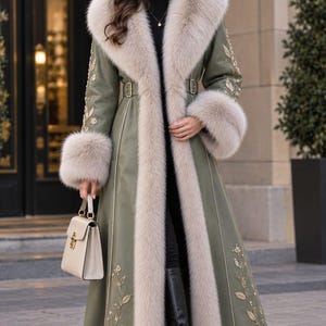 Damen-Trenchcoat aus olivgrünem, besticktem Leder mit Kunstpelzkragen, langer Wintermantel mit Gürtel, luxuriöse und elegante Streetwear-Jacke