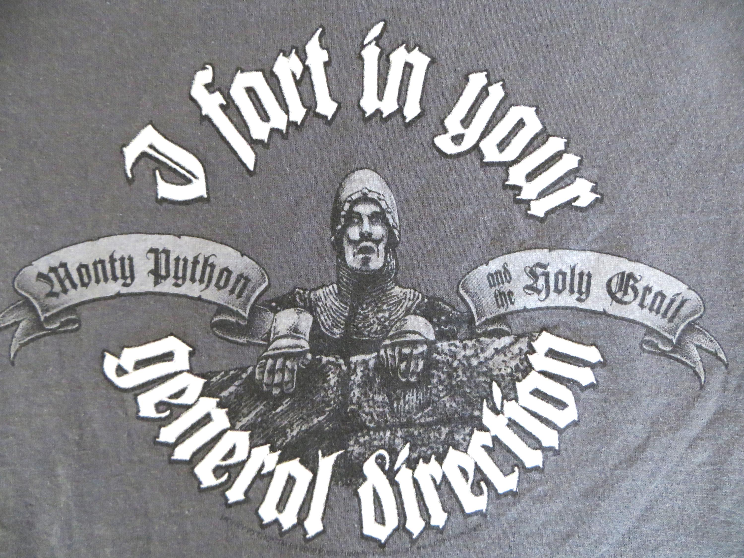 モンティ・パイソン ホーリー・グレイル Tシャツ：あなたの方向にお 