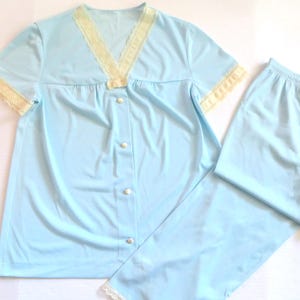 70s Vanity Fair Light Blue Nylon Tricot Pajamas, V-Neck Lace Bow, 2 Piece Set, Short Sleeve Top, High Rise Full Sleep Pants, Small 34, MINT