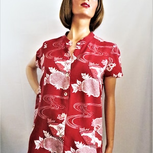 Hawaiian Top Red White Floral Print Rayon Aloha Shirt, Short Sleeves, Lauren Michelle Honolulu, made in Hawaii, Women's Size Small Medium