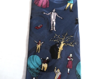 90s Wizard of Oz Silk Necktie Navy Blue Embossed, Dorothy Toto Witch Lion Scarecrow, Hot Air Balloon, American Film Classics Turner Novelty