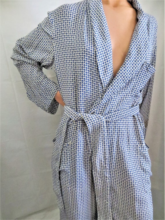 40s 50s Rayon Robe, Blue White Geometric Mod Prin… - image 6