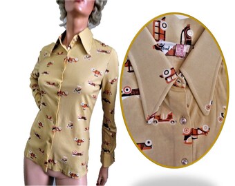 60s 70s  Mod Knit Shirt, Gold Brown Orange Car Print Nylon, Large Butterfly Flare Collar, Long Sleeve, Hippie Clothes, size small