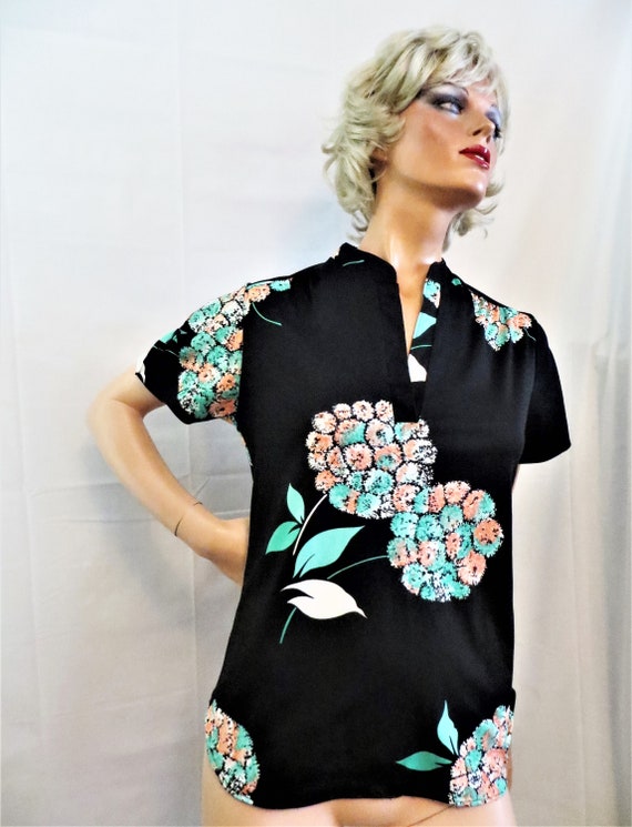 60s 70s  Knit Top Polyester Flower Power Pullover… - image 1