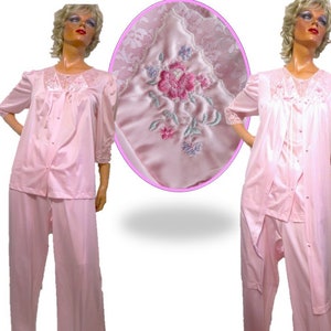 Deadstock 70s Lorraine Pink Nylon Pajamas and Peignoir Robe with Lace Satin Appliques Embroidered Flowers, New with Tags, size Small Medium
