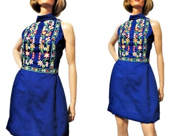 60s Sleeveless Embroidered Minidress, Ramie-Teijen Tetoron Wash N Wear Mod Dress, A Line Chemise, Metal Zipper, Size small