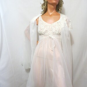White Vanity Fair Peignoir Set, 50s 60s Sheer Nylon Double Layer Nightgown Robe, Lace Bodice, Sexy 2 Piece Lingerie Set, Size 30 Small