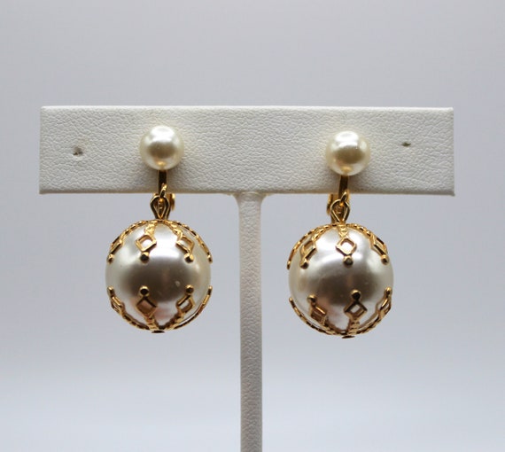 Vintage CELEBRITY Dangle Faux Creme Pearl Gold Cl… - image 1