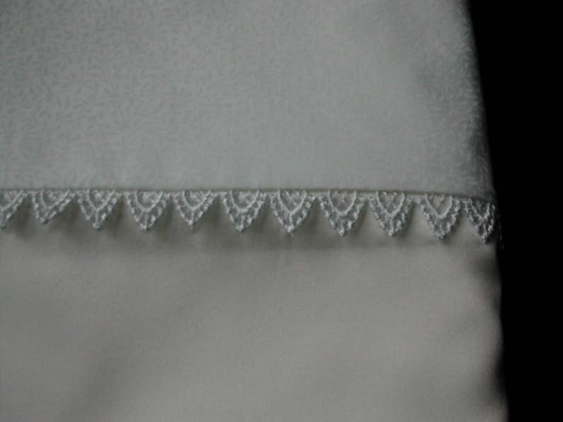 pair Silk and cotton pillowcase with lace trim