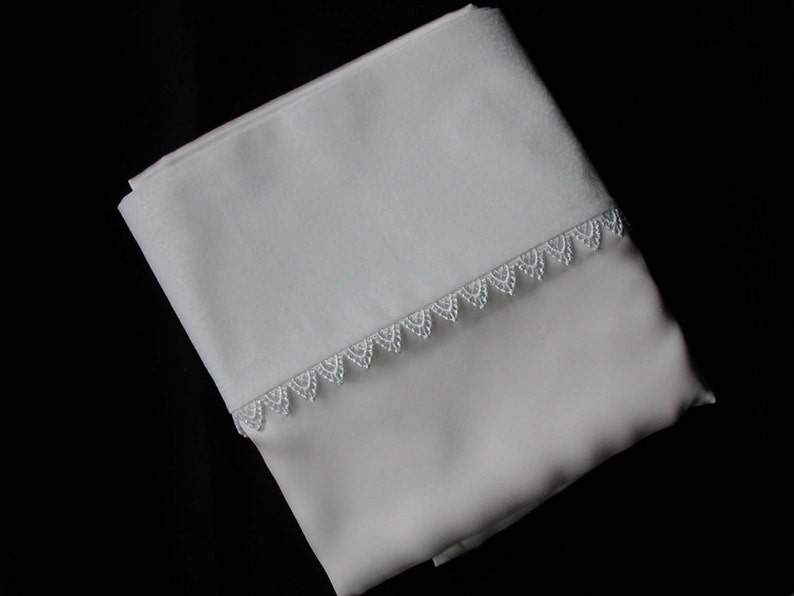 pair Silk and cotton pillowcase with lace trim