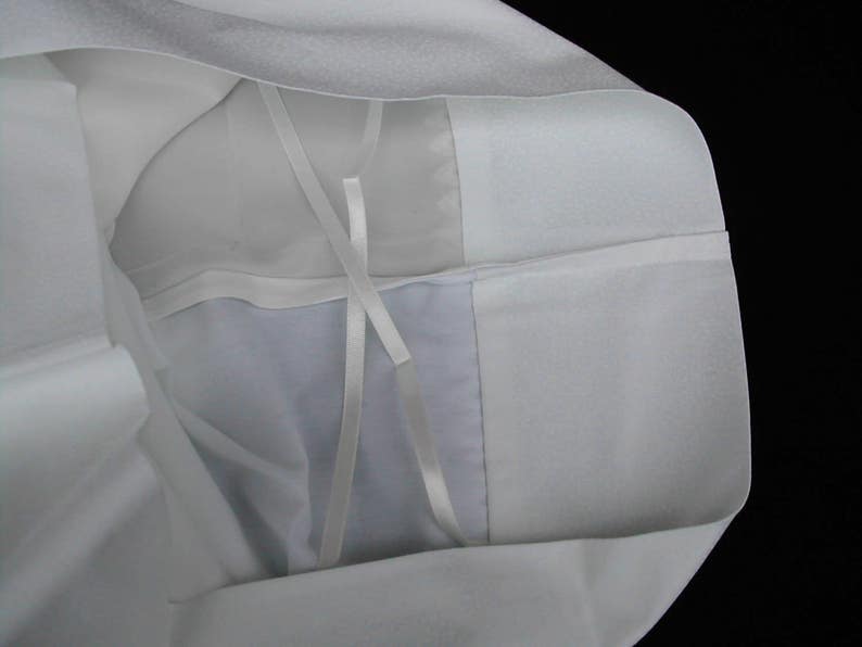 pair Silk and cotton pillowcase with lace trim