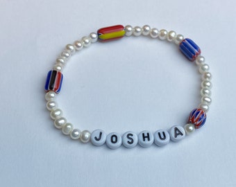 Men's pearl name bracelet with glass beads - beaded name bracelet - genuine freshwater pearls - stretchy name bracelet -