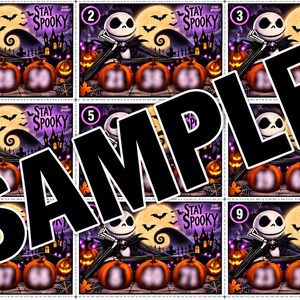 Puede incluir: Una cuadrícula de nueve tarjetas rectangulares con un personaje de cabeza de calavera blanca y traje negro, una luna amarilla, murciélagos y una casa embrujada. Cada tarjeta muestra el texto STAY SPOOKY y tres calabazas naranjas con números borrosos.