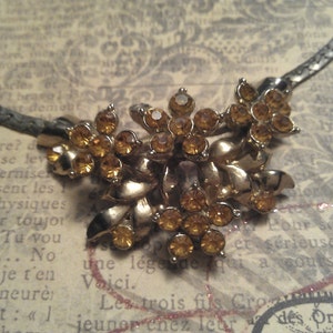 Vintage 1950&#39;s Ornate Orange Floral Vine Crystal Rhinestone Gold Pendant on Silver Flat Choker Necklace