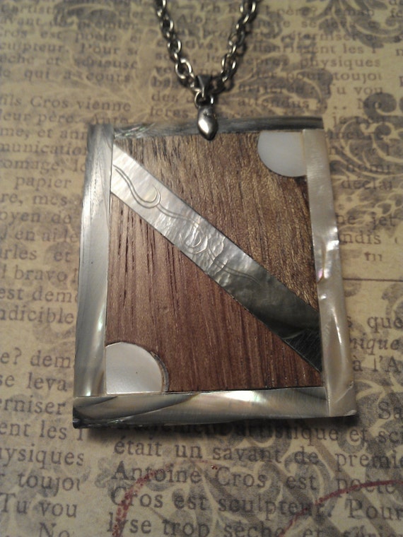 Abalone Mother Of Pearl S Square Pendant With Flowing - Pendant Vs Que