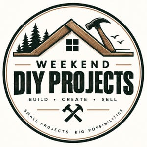 Puede incluir: Un logotipo circular con el techo de una casa, un martillo y pinos. El texto dice WEEKEND DIY PROJECTS, BUILD CREATE SELL y SMALL PROJECTS BIG POSSIBILITIES. El diseño utiliza colores negro, marrón y blanco en estilo gráfico.