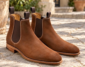 Bruine Chelsea boots van gewaxt suède voor heren, handgemaakte enkellaarsjes met leren zool
