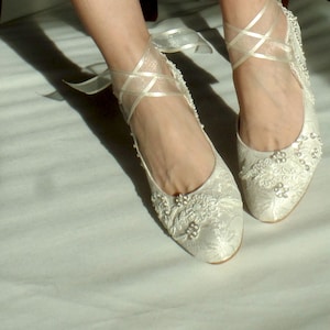 Ivory Lace Wedding Shoes: Kitten Heels for Bride with Pearls