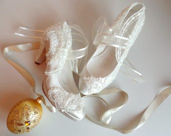 Ivory Satin Bridal Shoes with Pearls, Vintage Style Classic Wedding Shoes