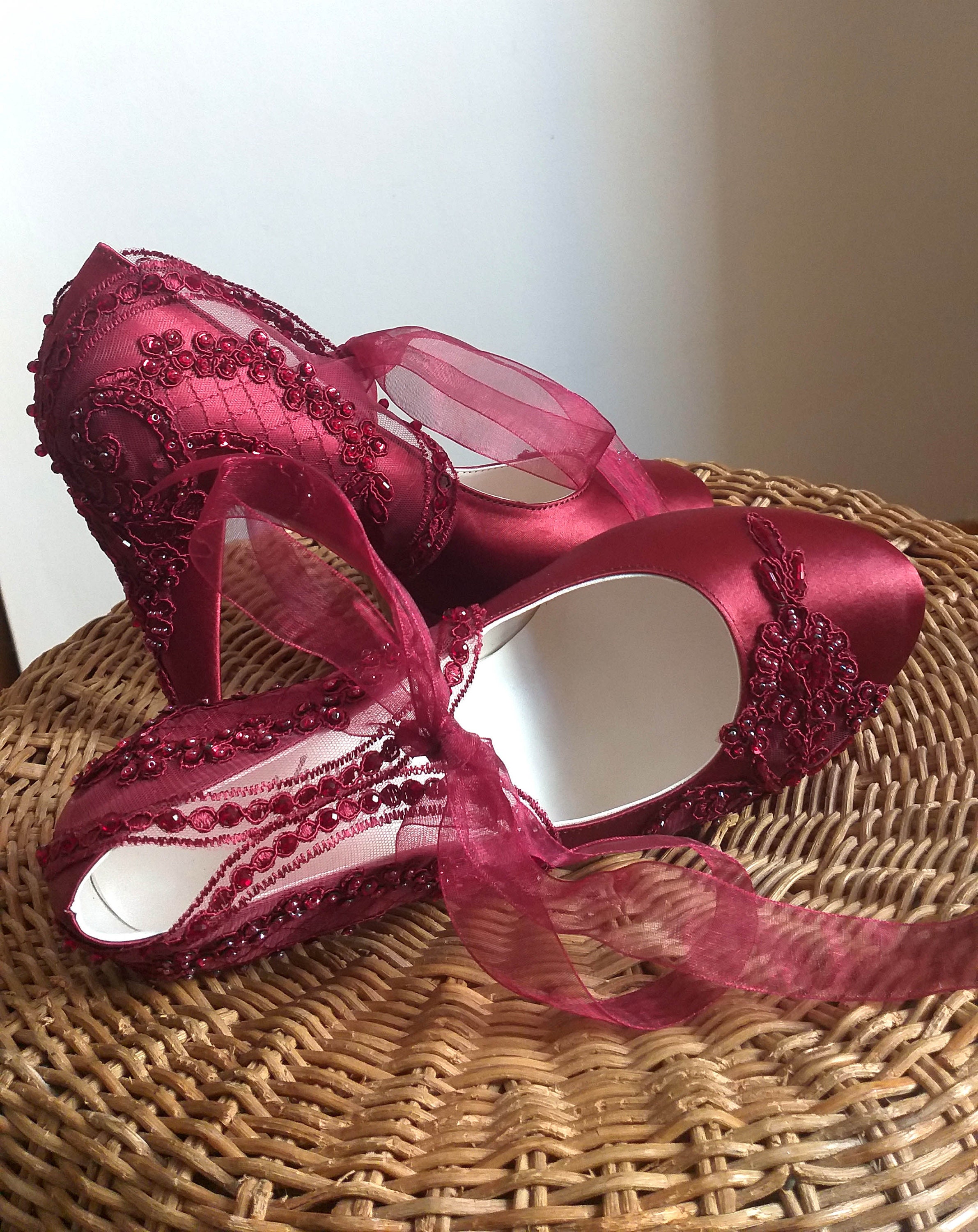 Burgundy lace shoes Clearance