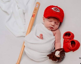 Reds baby hat, Cincinnati Reds baby boy hat, newborn Reds baseball cap, knit infant beanie, handmade baby hats, crochet baby hat